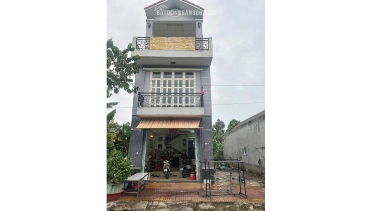 Bán nhà 1 trệt 2 lầu đường nhựa 12m giá chưa tới 4 tỷ